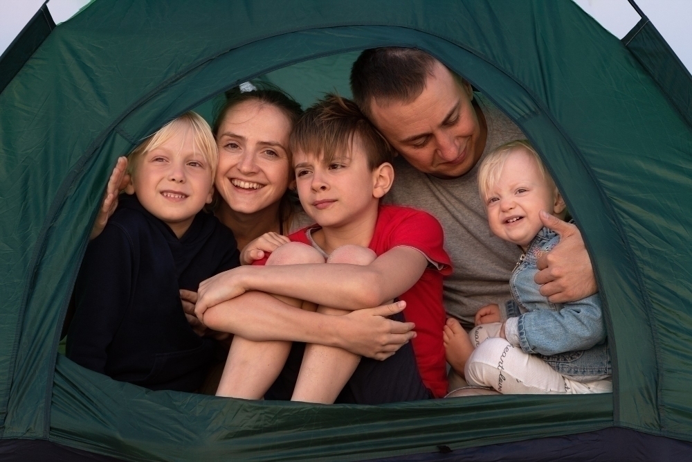 Familj i familjetaeltets oeppning