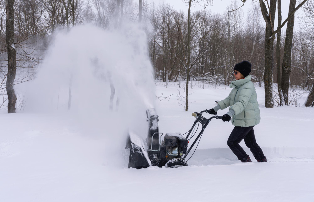 kvinna anvaender snoeslunga