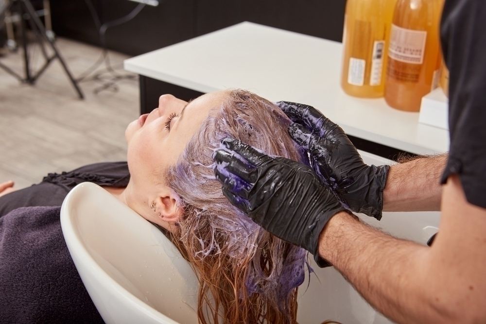 male hairdresser toning client hair salon