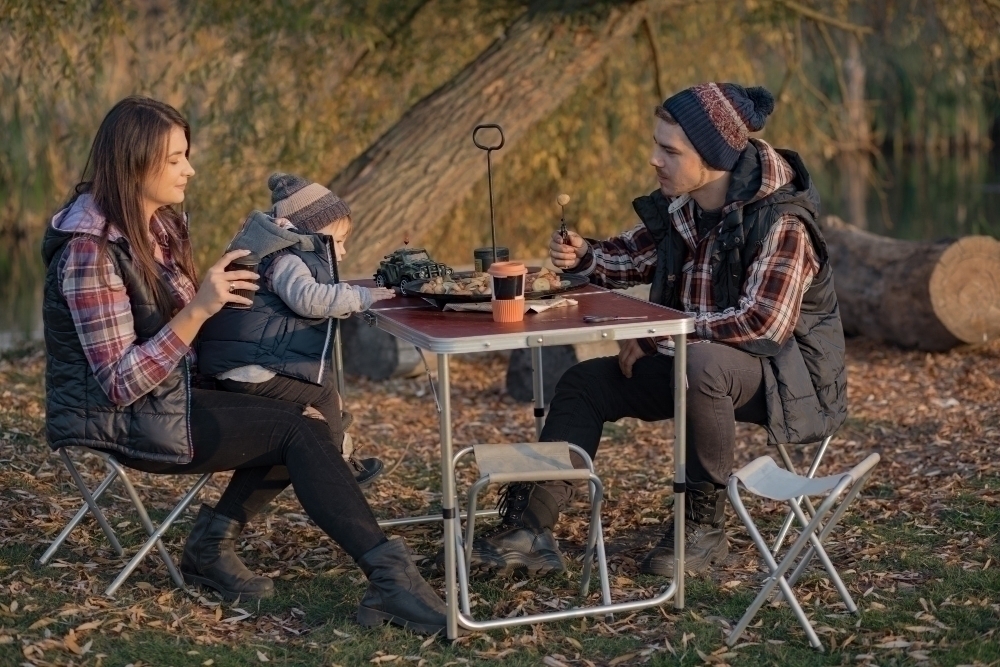 par fikar vid campingbord